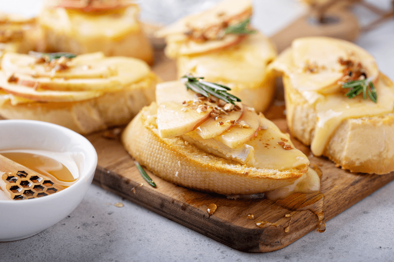 Apple and Brie Crostini with Prosciutto